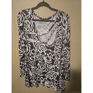 Torrid Plus Size 3 LoveSick Hi-Lo Tee - Super Soft Black Skulls Top